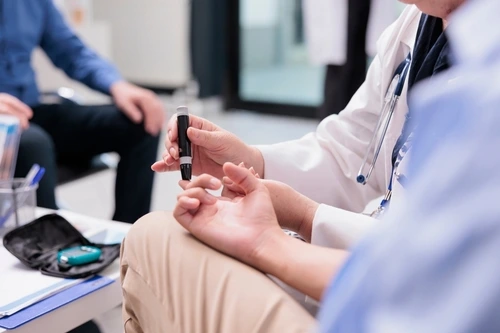 A doctor checks the insulin of a patient with diabetes for chronic disease management.
